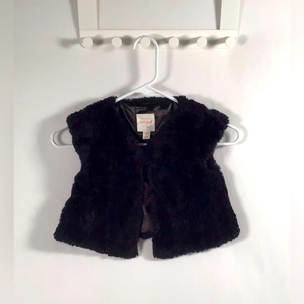 Cat & Jack Girls Black Faux Fur Vest